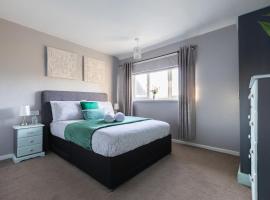 Clicketts - 3-Bedroom, Full Entire House, Sleeps 6 guests, Free wifi, Street Parking, Smart TV, Basildon, Essex London，位于巴塞尔顿的酒店