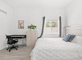 Relaxing Private Getaway with Bright Interiors，位于西科维纳的酒店