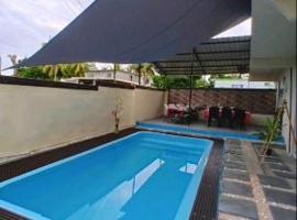 Tropical Sunshine Restaurant and campment，位于Île aux Chats的酒店