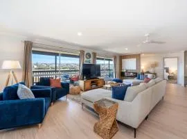Large Upstairs Family Stay Near Middleton Beaches