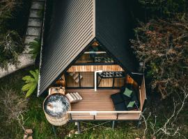 The Eco Cabin Tasmania - Cedar Hot Tub，位于德洛兰的带热水浴缸的酒店