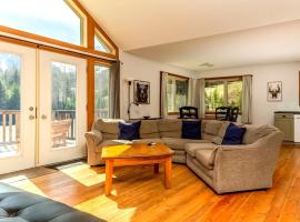 Pet Friendly 3 Bdrm Home with Hot Tub by StayIn，位于弗尼的酒店