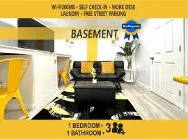 The Amber Retreat - Charming Basement Unit in Brooklyn Centre, Free Street Parking, 100MB WiFi & 7 Min to Downtown