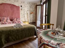 ATENEO CUENCA Suites con cocina en el casco hist&oacute;rico，位于昆卡的住宿加早餐旅馆