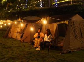 Glamping De Mangol Jogja，位于Wanujoyo的豪华帐篷