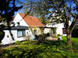 Gemütliches Haus mit großem traumhaften Garten