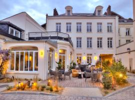 The Originals Boutique, H&ocirc;tel 3 &eacute;toiles Les Coulisses du Th&eacute;&acirc;tre, Saint-Quentin，位于圣康坦的带泳池的酒店