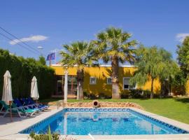 Hotel Iris La Eliana，位于莱利亚纳的酒店