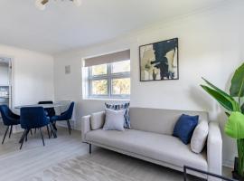 West London Apartment - Near Heathrow & Twickenham Rugby Stadium，位于豪士罗的酒店