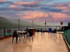 Hotel Kasauli Green View By StayApart，位于Dharampur的酒店