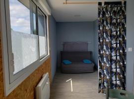 Independent room，位于La Pellerine的酒店
