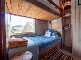 B&b Bunk Room Above Caf Alf Resco In Dartmouth