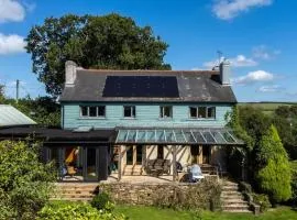 Farmhouse With Garden & Countryside Views