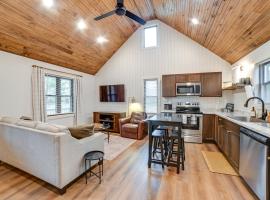 Walk to Marina Springville Cabin with Fire Pit!，位于Springville的酒店