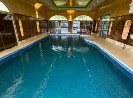 Dom na Wyłączność z Wanną z Hydromasażem, Sauną i Basenem