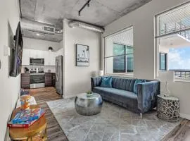 Live the Downtown Life Cozy 1 Bed Near Tropicana