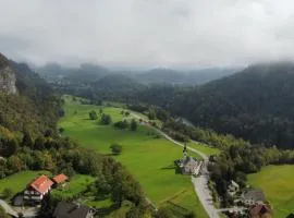 Under Rock Guesthouse