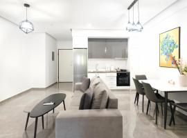 Cozy Home With Cooking Near Tram，位于比雷埃夫斯的酒店