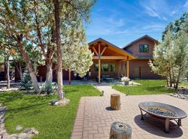 Modern Mountain Luxury Retreat，位于肖洛的酒店