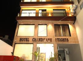 Hotel Chandigarh Heights - Airport Road Manali Highway Transit Hotel，位于克勒尔的酒店