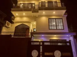 GAURI INN PAYING GUEST HOUSe