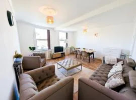 Budget 2BDR apartment 6PPL