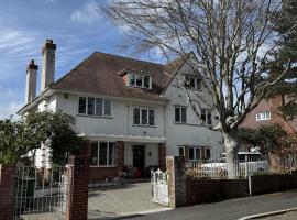 West ave exeter，位于埃克塞特的带停车场的酒店