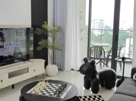 Danga Bay 2BR 2WR - Black Or White - Walk to Beach，位于新山的海滩酒店