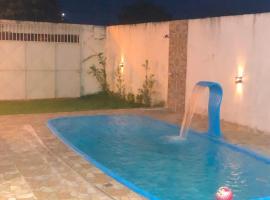 Casa com piscina em Iranduba，位于Iranduba的度假屋