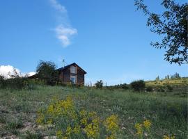 Idyllisches Holzhaus mit Bergblick nähe Garni，位于Jrvezh的酒店