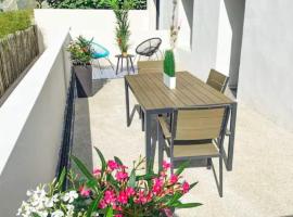 Appartement avec grande terrasse，位于Pont-de-Buis的酒店