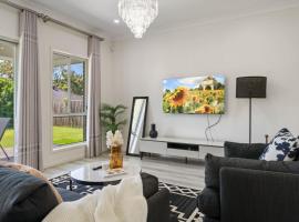 Relaxing Getaway Near the Bay Stylish n Spacious，位于Thornlands的酒店