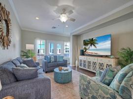 Stylish Condo w Pool Spa Access Wak to Beach Beach Breeze by AvantStay，位于阿兰瑟斯港的酒店