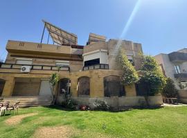 Nice cozy villa in Beverly Hills quiet area，位于Sheikh Zayed的酒店