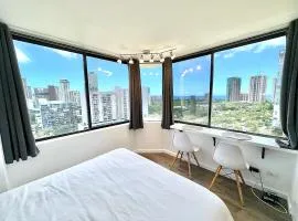 Hawaiian Monarch OCEAN & CANAL View - Newly Renovated - Waikiki Studio