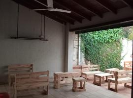 Hostel La Bodega，位于恩卡纳西翁的酒店