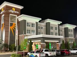 La Quinta by Wyndham Forsyth，位于福赛斯的酒店