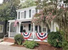 1860 House In the Heart of Downtown