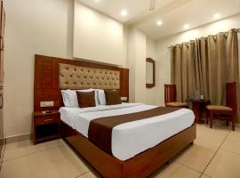 Hotel RK Residency Opposite ISBT Sector 43 Chandigarh，位于钱德加尔的酒店