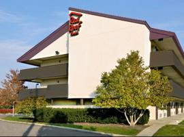 Red Roof Inn，位于阿什维尔的酒店