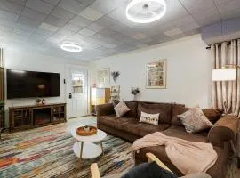 Beach Block 2-Bed with Coastal Palm Trees and Yard