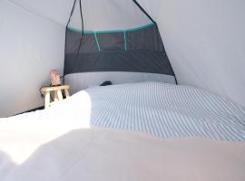 It's a Tent - On A Boat!，位于阿姆斯特丹的酒店