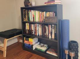 2 Bedroom Apartment on Quinsigamond Lake，位于什鲁斯伯里的酒店