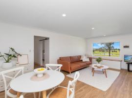 Lujo Studio - Elegant & Modern Studio - Retreat In Gloucester Tranquil Rural Escape With Pool & Views，位于格洛斯特的酒店