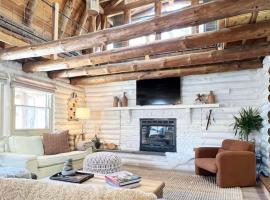 Cozy, Modern Cabin Retreat 8 min to Windham mtn，位于Ashland的酒店