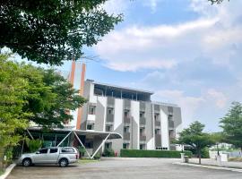 โรงแรมธาราคีรีเพลส，位于Ban Pang Kae的酒店