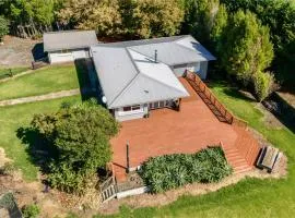 Beachview Bliss - Clarks Beach Holiday Home
