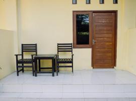 RedDoorz at Hening Homestay，位于Montongbuwoh的酒店