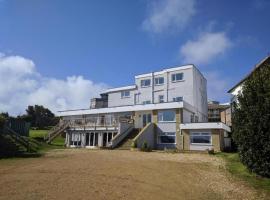 Mayfair Hotel - Isle Of Wight，位于尚克林的酒店