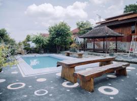 RedDoorz at Villa Bukit Senyum Lombok，位于Kuripan的酒店